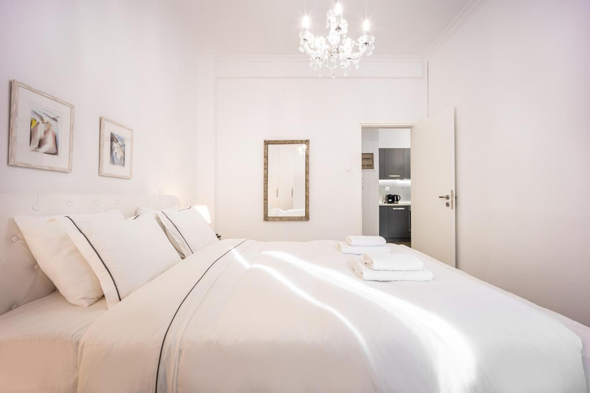 Zen Elegant Apartment In The Center Of Atena Exterior foto